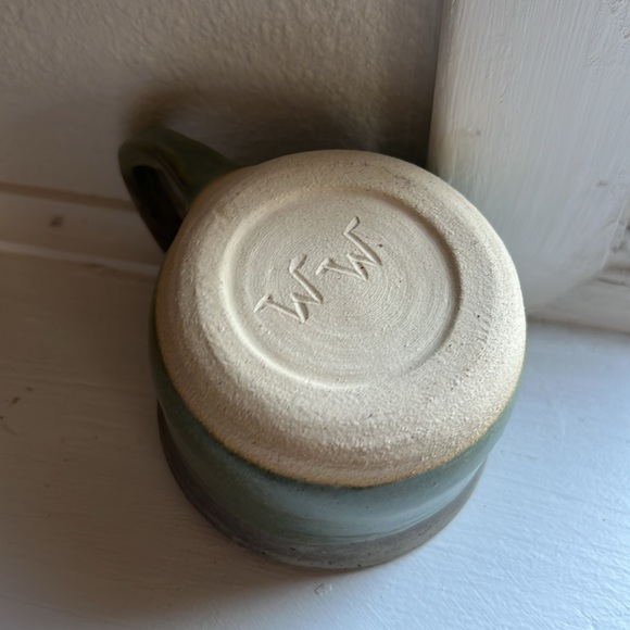 Handmade pottery coffee mug glazed neutral green gray tone - Picture 4 of 4